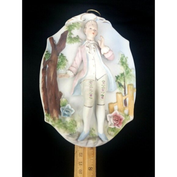 Vintage Colonial Couple UCAGCO Wall Plaques Victorian Revival Japan 3D Ceramic - Picture 6 of 10